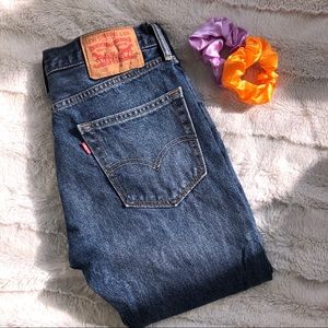 LEVI’S | 502 DISTRESSED JEANS